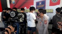 Aksi Berbahaya Makassar Street Fighter, Penonton Bayar Rp10 Ribu, Petarung Dijanjikan Hadiah Rp1,5 Juta
