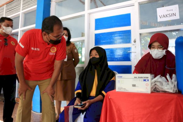 Vaksinasi Pelajar SMP, Danny Janji Segera Mulai Sekolah Tatap Muka