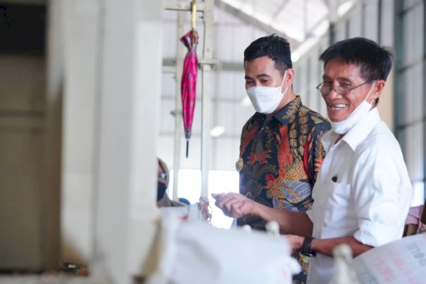 Bupati Pangkep Berikan Bantuan Bibit Jagung Kepada Petani dari Balitsereal