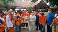 Ringankan Beban Masyarakat Disaat Pandemi Covid, Bunda Paud Makassar Bersama Komunitas Golorong Gelar Bakti Sosial