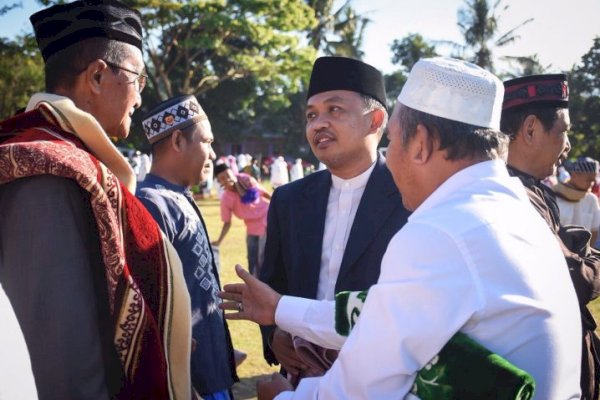 Bupati Bantaeng Laksanakan Sholat Idul Adha Di Sinoa