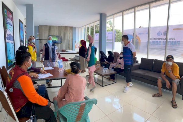 Buka Sabtu dan Minggu, Pemkab Bantaeng Buka Gerai Vaksinasi di Pantai Seruni