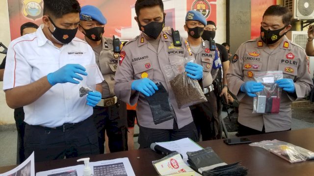 Satuan Reserse Narkoba Polrestabes Makassar, berhasil mengungkap jaringan pengedar narkotika jenis tembakau sintetis di Makassar.