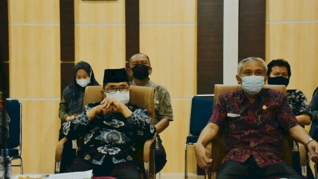 Wali Kota Palopo H.M. Judas Amir, saat mengikuti Rakor bahas PPKM Level 4 di Wilayah Sulawesi.