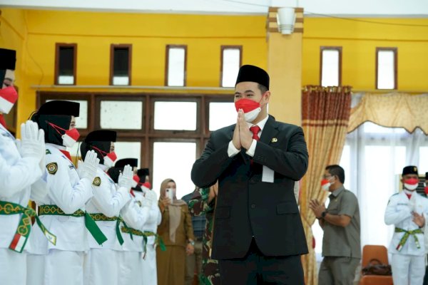 Bupati MYL Kukuhkan Paskibraka Kabupaten Pangkep