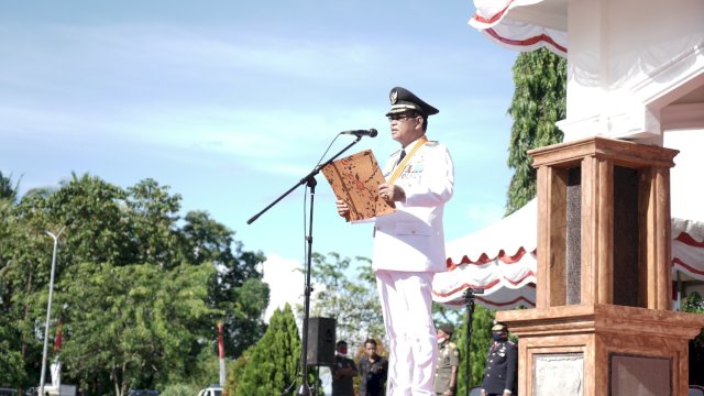 Bupati Luwu, Dr. H. Basmin Mattayang.