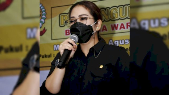 Anggota DPRD Sulsel dari Fraksi Golkar Debbie Purnama Rusdin melakukan sosper tentang pembangunan kepemudaan.