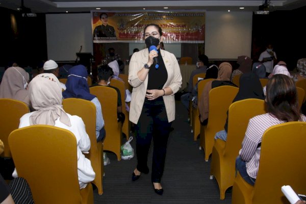 &#8220;Ide Kreatif Anak Muda Dibutuhkan Bangun Perekonomian di Masa Pandemi,&#8221; Pinta Legislator Golkar Sulsel Debbie Rusdin saat Sosper