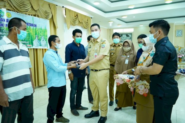 Sejumlah Kelompok Tani di Pangkep Dapat Bantuan Alsintan dari Bupati Yusran