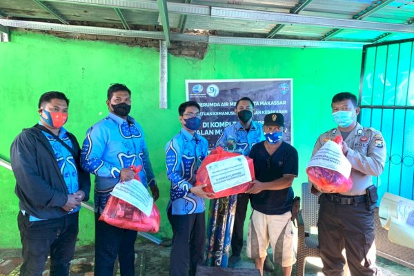 Peduli, Perumda Air Minum Kota Makassar Salurkan Bantuan Kemanusiaan untuk Korban Kebakaran di Lepping