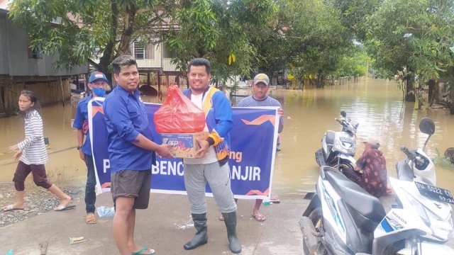 Tak Tinggal Diam, Bantuan NasDem Soppeng Terus Mengalir kepada Korban Banjir di Lilirilau