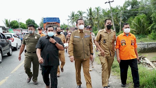 Pasca Banjir di Luwu Sulsel, Bupati Basmin Mattayang Temui Warganya yang Terdampak