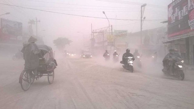 Waspada, Gunung Merapi Kembali Luncurkan Awan Panas, Sejumlah Desa Terdampak Hujan Abu