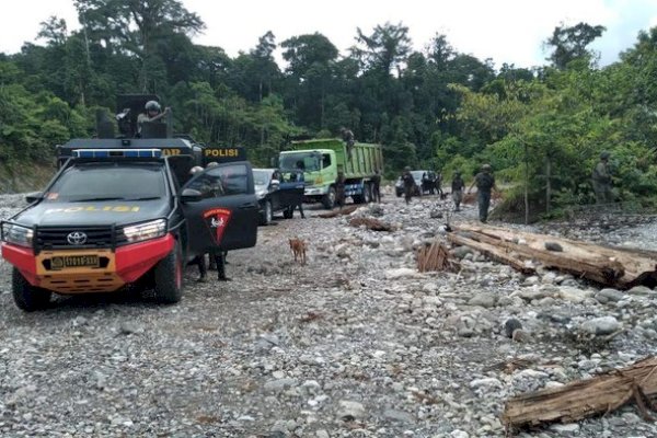 Makin Beringas, KKB Bunuh 2 Pekerja, Proyek Trans Papua Disetop Sementara