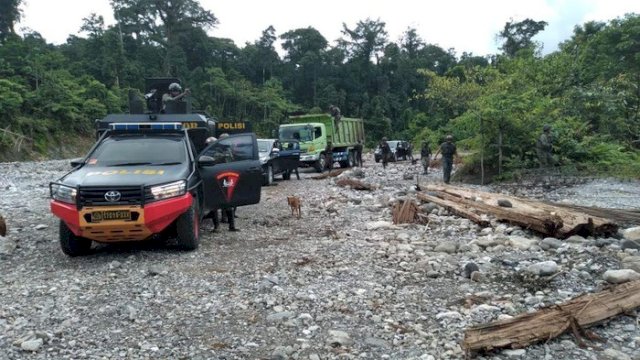 Makin Beringas, KKB Bunuh 2 Pekerja, Proyek Trans Papua Disetop Sementara