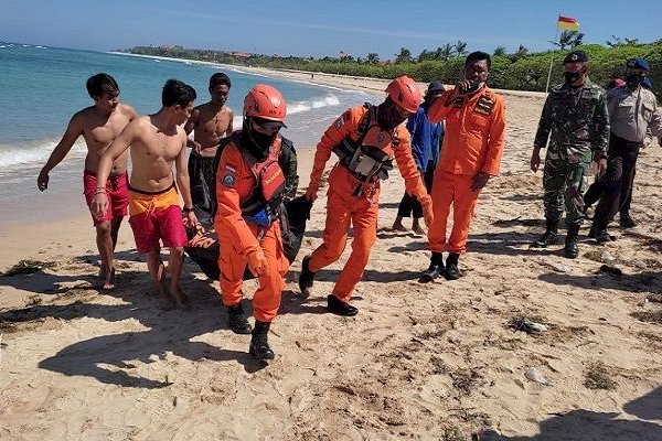 Terseret Ombak, Seorang Pemancing Ditemukan Tewas di Pantai