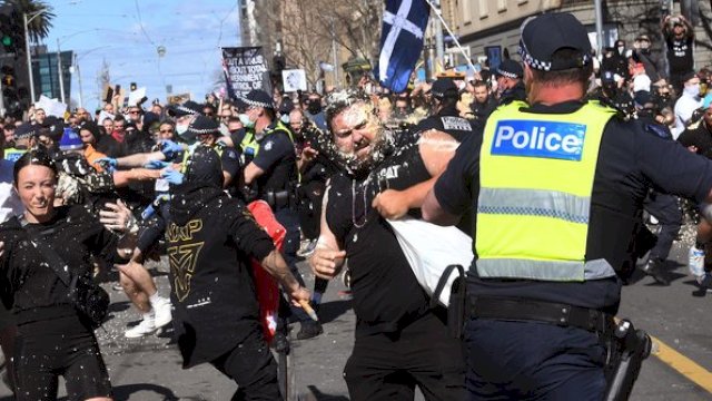 Warga dan polidi di Australia bentrok terkait penolakan Lockdown.