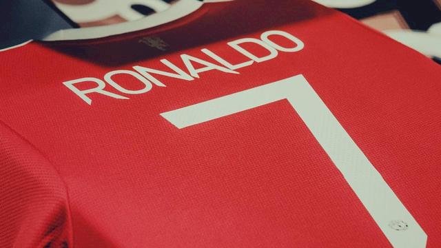 WOOW! Penjualan Jersey Cristiano Ronaldo Kalahkan Messi