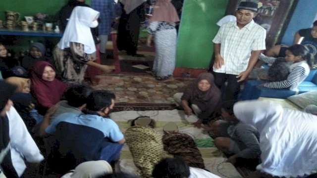 Ditinggal Orang Tua Panen Sawit, Dua Balita Tewas di Kolam Ikan