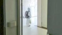 Bikin Mewek! Viral Anak 4 Tahun Berlari Pakai Hazmat dan Ransel Tiba di RS Sendiri