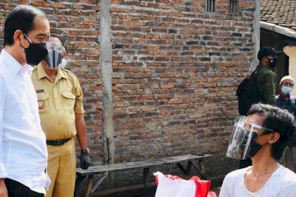 Joko Widodo Blak-blakan Bisa Kantongi Rp5 Juta/Bulan dari Usaha Pandai Besi