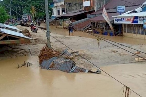 Banjir di Luwu, Plt Gubernur Sulsel Sudirman Sulaiman Perintahkan Dinsos Kawal Bantuan Bagi Warga