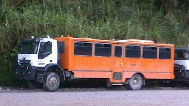 Konvoi Bus Karyawan Freeport Diduga Ditembaki OTK