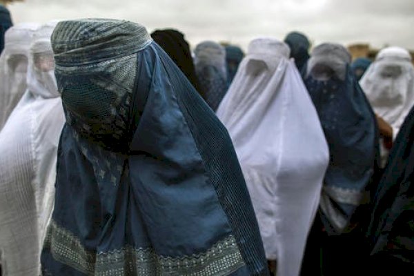 Minta Hak Untuk Bekerja, Taliban Semprot Wanita Afghanistan Pakai Merica dan Gas Air Mata