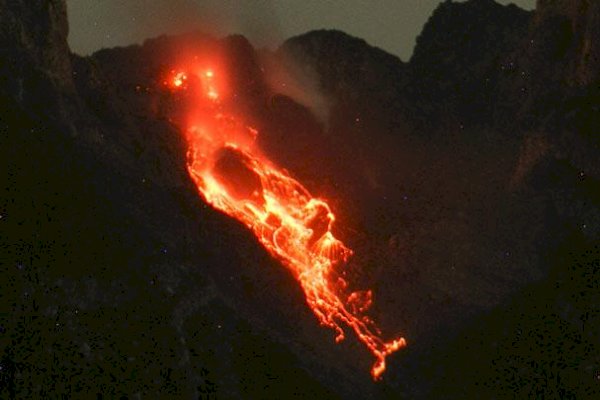 Waspada, Dua Kubah Lava Gunung Merapi Bertambah Tinggi