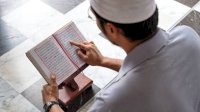 Bisa-bisanya Al-Quran Dijadikan Bahan Petasan di Acara Pernikahan