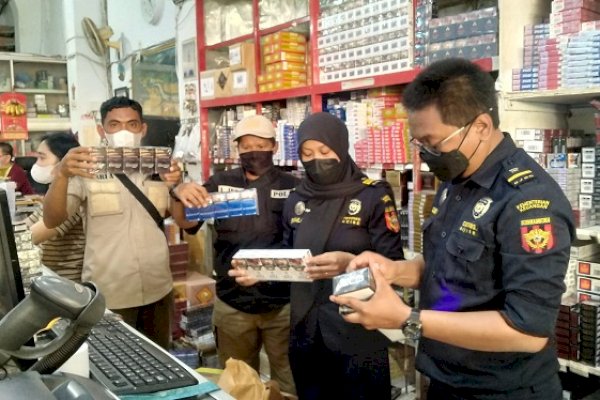 Waspada, Ribuan Bungkus Rokok Ilegal Ditemukan Beredar Bebas di Sejumlah Toko di Bone Sulsel