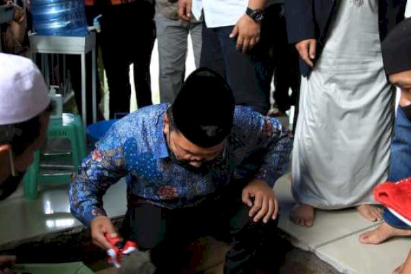 Walikota Danny Letakkan Batu Pertama Pembangunan Masjid Al Muttaqin