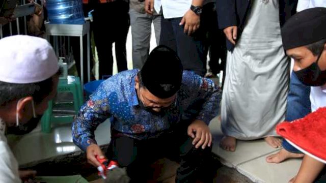 Walikota Danny Letakkan Batu Pertama Pembangunan Masjid Al Muttaqin