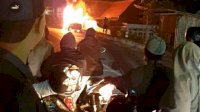 Mobil Ludes Terbakar, Pengemudi Lompat dari Kendaraan