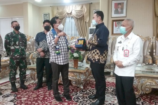 Kunjungan ke Pangkep Sulsel,  Jubir Fadjroel Rahman Beri Support Bupati Yusran Dalam Penanganan Covid-19