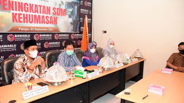 Peningkatan SDM, Bawaslu Palopo Gelar Pelatihan Kehumasan dan Jurnalistik