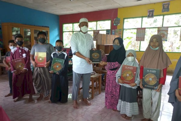 Jumat Berbagi, Legislator NasDem Sidrap  Abdul Rahman Mustafa Sambangi Yayasan Pendidikan dan Serahkan Alquran