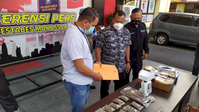 Jangan Dicontoh! Masih Kuliah, Dua Mahasiswa di Makassar Berhasil Bisnis Ganja