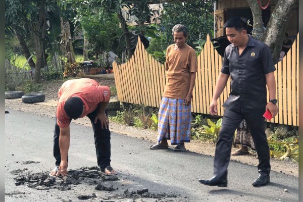 Belum Cukup Dua Bulan Selesai, Kondisi Ruas Jalan Pallae-Bolae Bulu Sidrap Sulsel Sudah Rusak 