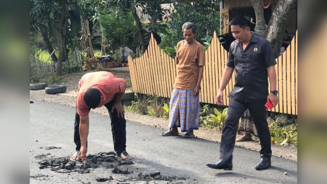 Belum Cukup Dua Bulan Selesai, Kondisi Ruas Jalan Pallae-Bolae Bulu Sidrap Sulsel Sudah Rusak 