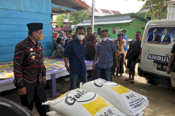 NasDem Gerak Cepat Salurkan Bantuan ke Korban Angin Puting Beliung, Bupati Wajo Amran Terima Kasih ke Rusdi Masse