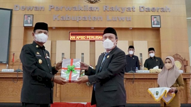 Rapat Paripurna APBD-P 2021 Luwu, Bupati Basmin Paparkan Sumber-sumber Pendapatan