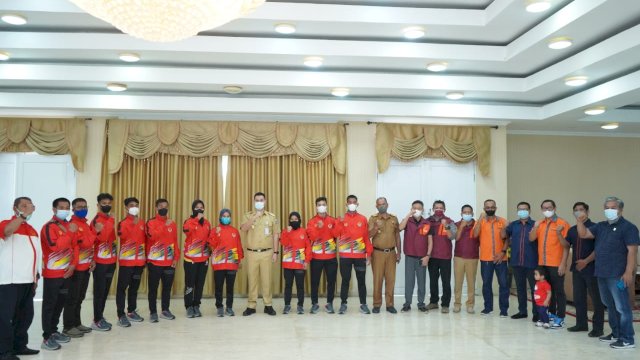 Bupati Pangkep Yusran Lepas Keberangkatan Atlet-Pelatih ke PON Papua