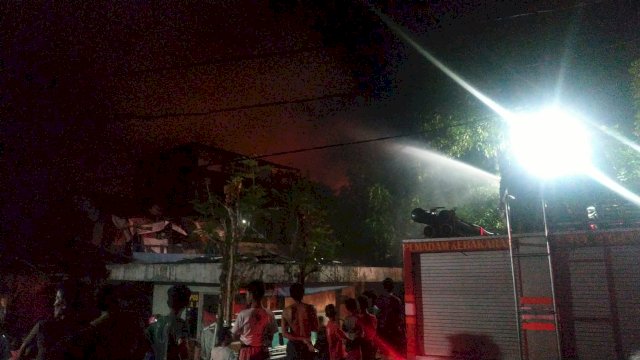 Lepas Maghrib, 3 Kebakaran Terjadi Hampir Bersamaan di Makassar