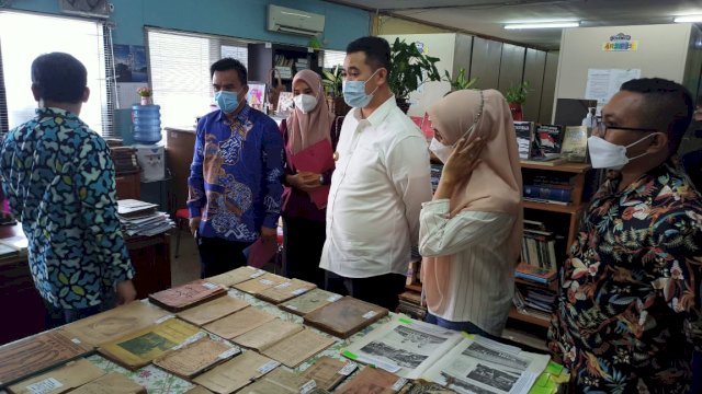 Berkunjung ke Perpustakaan Heritage, Bupati Yusran: Kita Akan Tingkatkan Literasi di Masyarakat Pangkep