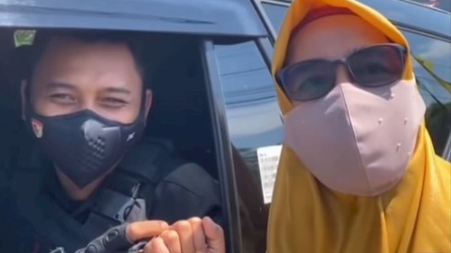 Potret Haru Paspampres yang Sedang Kawal Presiden Tak Sengaja Bertemu Ibunya di Jalan