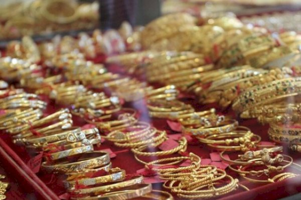 Hari Ini, Harga Emas Rp 929.000 Per Gram