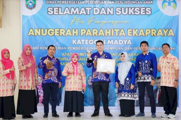 Pemkab Pangkep Terima Penghargaan Anugerah Parahita Ekapraya dari Kementerian P3A