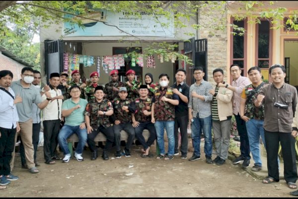 Tak Lelah, Pemuda Muhammadiyah Sulsel Terus Bagi Paket Sembako untuk Warga Terdampak Pandemi