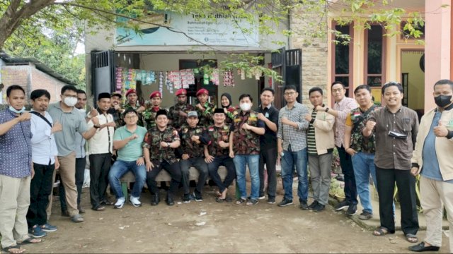 Tak Lelah, Pemuda Muhammadiyah Sulsel Terus Bagi Paket Sembako untuk Warga Terdampak Pandemi